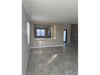 Welcome home to this lightly lived in 3 Bedroom, 2 Bathroom, 2 - photo 6