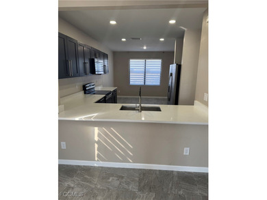Welcome home to this lightly lived in 3 Bedroom, 2 Bathroom, 2 - photo 7