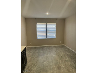 Welcome home to this lightly lived in 3 Bedroom, 2 Bathroom, 2 - photo 8