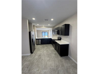 Welcome home to this lightly lived in 3 Bedroom, 2 Bathroom, 2 - photo 9
