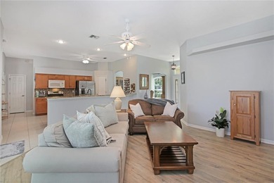 Awesome and beautiful, well cared for, and maintained pool home - photo 10