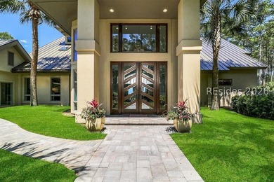 Truly an iconic landmark residence along the shores of the Port - photo 11