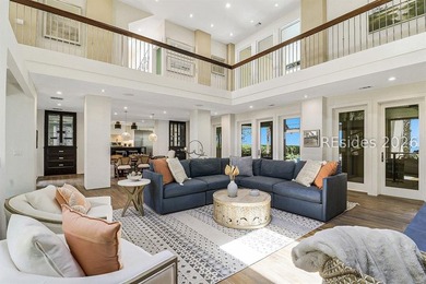 Truly an iconic landmark residence along the shores of the Port - photo 18