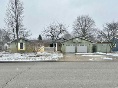 (private lake, pond, creek) Home For Sale in Leo Indiana