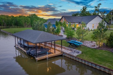 Exceptional Lakefront Oasis! This stunning 3-2-2 lake home has - Lake Home Sale Pending in Log Cabin, Texas
