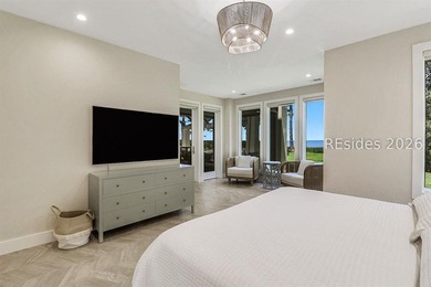 Truly an iconic landmark residence along the shores of the Port - photo 39