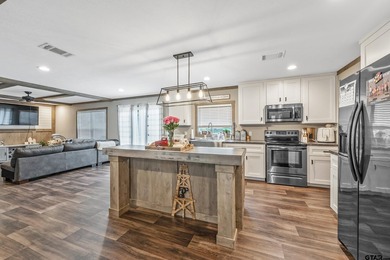 Welcome to your East Texas retreat! This well-maintained 2019 - photo 4