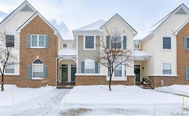 Lake Condo For Sale in Oxford, Michigan