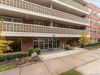 LARGE JR-4 CONVERTED TO A TRUE 2 BEDROOM! LOCATED IN THE HEART - photo 1