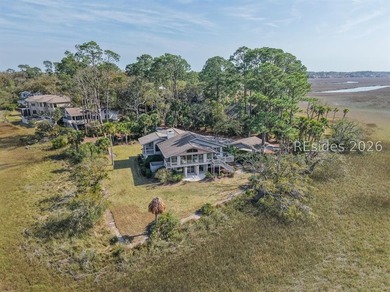 A Rare Point Comfort Peninsula Property. Tucked away on one of - photo 3
