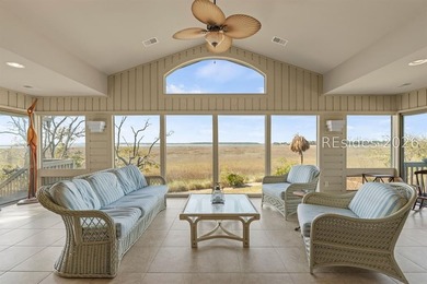 A Rare Point Comfort Peninsula Property. Tucked away on one of - photo 5