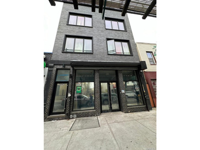 Introducing an exceptional three-story mixed-use building - photo 1