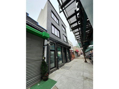 Introducing an exceptional three-story mixed-use building - photo 2