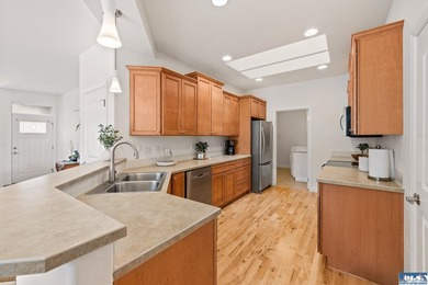 Beautiful single-level townhome in desirable Maple Ridge Estates - photo 14