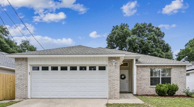 Welcome home to this charming 3-bedroom, 2-bathroom residence - photo 1