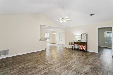 Welcome home to this charming 3-bedroom, 2-bathroom residence - photo 5