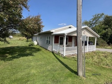 Price dropped on this cute little house, this property has large - photo 3