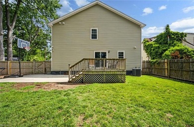 Beautifully updated 3-bedroom, 2.5-bath home offering over 2,100 - photo 33