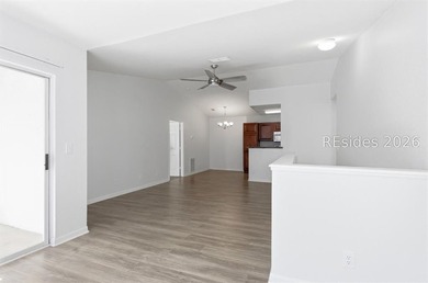 Beautifully updated remodeled second floor Villa. 2 bedrooms, 2 - photo 5
