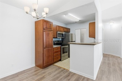 Beautifully updated remodeled second floor Villa. 2 bedrooms, 2 - photo 9