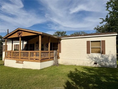 Welcome to your spacious lake-area retreat in Birch Creek Forest - photo 2