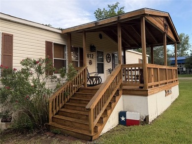 Welcome to your spacious lake-area retreat in Birch Creek Forest - photo 3