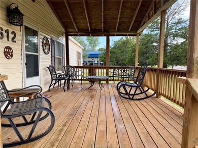 Welcome to your spacious lake-area retreat in Birch Creek Forest - photo 5