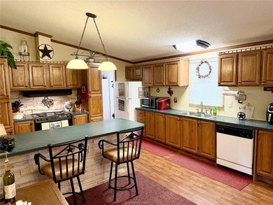 Welcome to your spacious lake-area retreat in Birch Creek Forest - photo 7