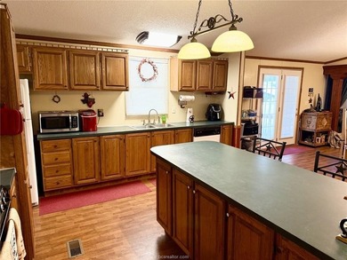 Welcome to your spacious lake-area retreat in Birch Creek Forest - photo 9