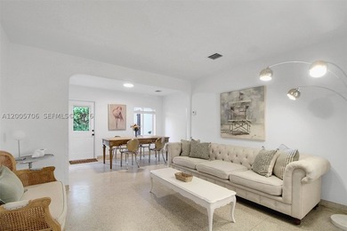 Own in the Heart of the Design District! Charming and bright - photo 1