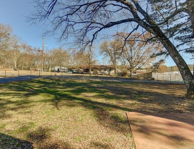 Nice and quiet neighborhood off Cedar Glades Road, close to