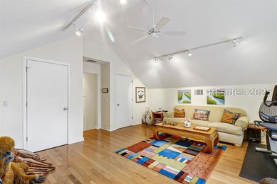 This sophisticated Marsh Island turn-key home offers a perfect - photo 32