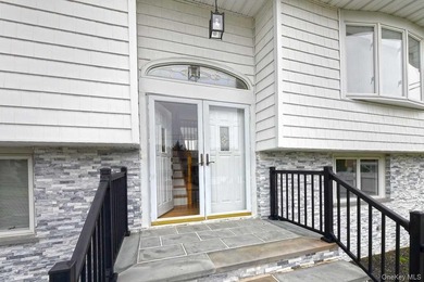 Looking for turnkey in prime location? Look no further. 107 - photo 3