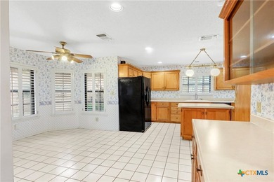 This garden style home is tucked away in pocket neighborhood - photo 9