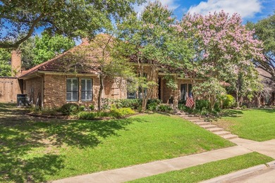 NESTLED WITHIN THE EXCLUSIVE GATED COMMUNITY OF COTTONWOOD - photo 2
