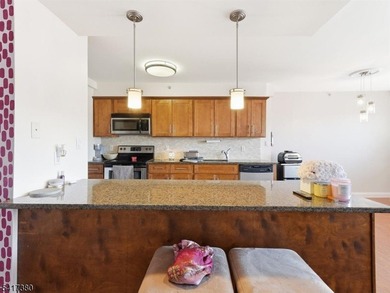Welcome to this beautifully appointed move-in-ready condo - photo 14