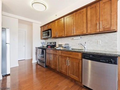 Welcome to this beautifully appointed move-in-ready condo - photo 16
