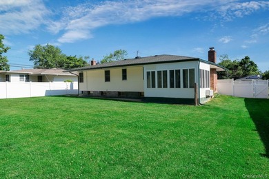 Welcome to 7 Applewood Road located in the Smithtown School - photo 16