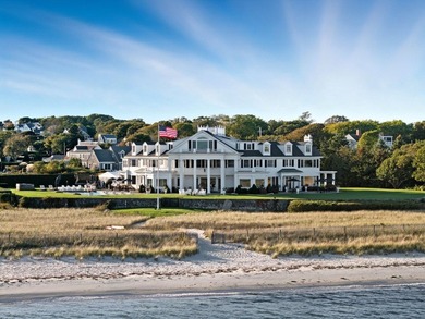 A rare and extraordinary offering, this iconic beachfront estate - photo 1