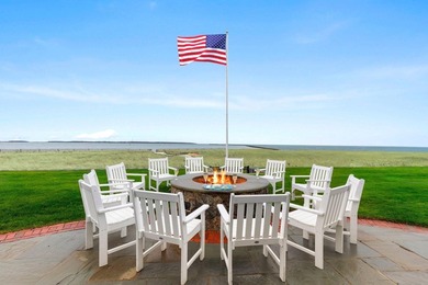 A rare and extraordinary offering, this iconic beachfront estate - photo 8