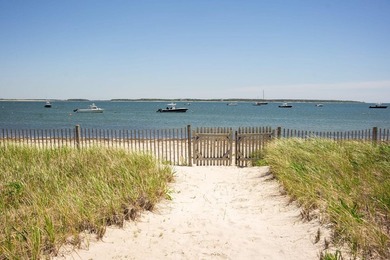 A rare and extraordinary offering, this iconic beachfront estate - photo 9
