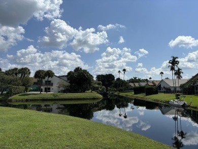 Lake Condo For Sale in Wellington, Florida