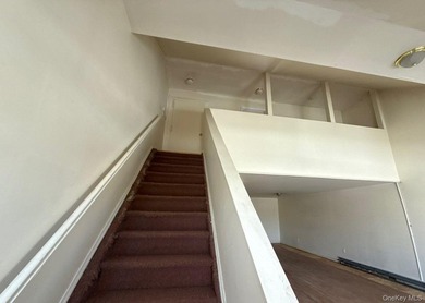 Colonial-style, Legal 2-family home, with 3 levels, featuring 5 - photo 14