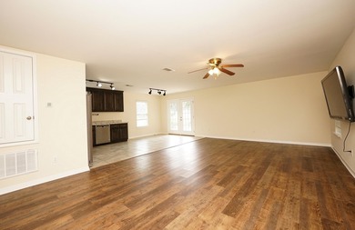 Fresh Interior Paint!! Pressure Washed!! Yard Work Done and - photo 3