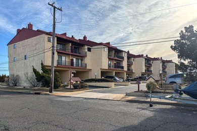 Welcome to 18 Empire Drive in the Bay Club Condominiums!