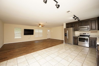 Fresh Interior Paint!! Pressure Washed!! Yard Work Done and - photo 7