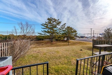 Welcome to 18 Empire Drive in the Bay Club Condominiums!