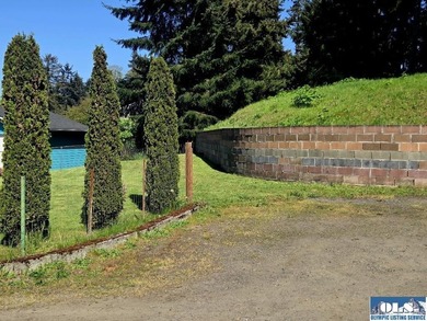 Space and natural light abound in this beautifully maintained - photo 37