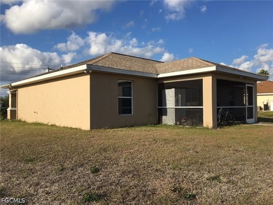 Great Location!!! 3,2,2 This house has much room with plenty of - photo 3