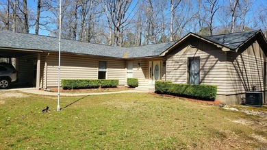 Hunters Paradise!! Beautiful 3 bedroom, 2 full bath home sitting - photo 2